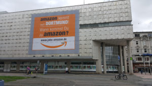 Amazon Werbung (Stellenanzeige) auf der Kampstraße in Dortmund